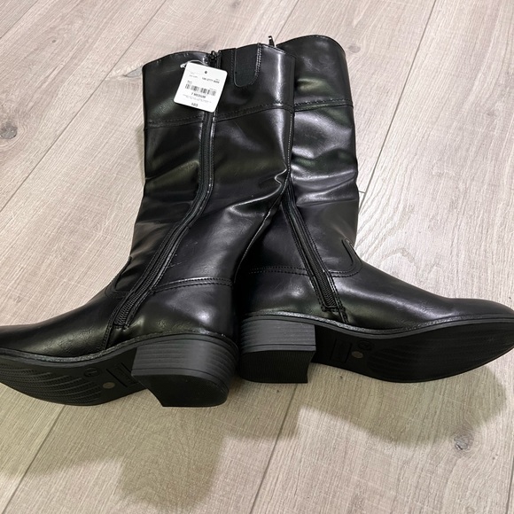 St. John’s Bay boots - Picture 3 of 7